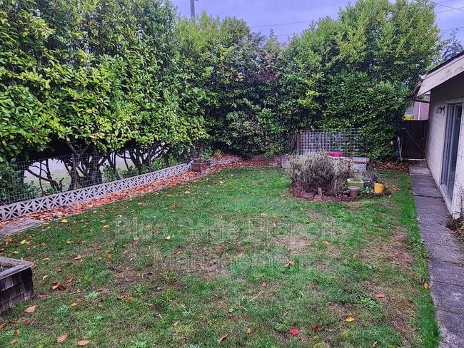 Building Photo - 137 W 13th St