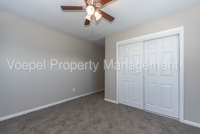Building Photo - 2 Bedroom 1 Bath Remodeled KCK Duplex