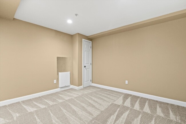 Building Photo - 30 Daylily Ln