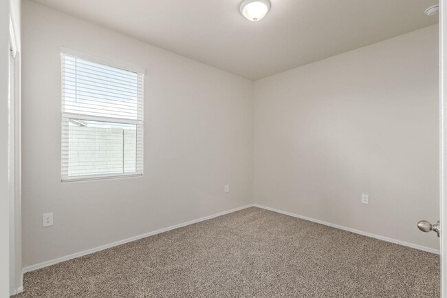 Building Photo - 3905 S 244th Dr