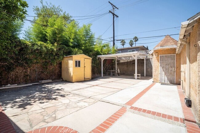 Building Photo - 247 W Santa Anita Ave