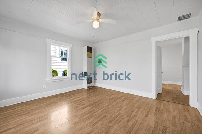 Building Photo - Charming 3-Bed Duplex in Renton - Spacious 1280 Sq Ft Haven!