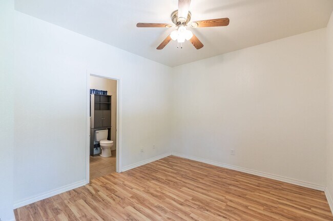 Building Photo - 3310 Silver Oaks Dr