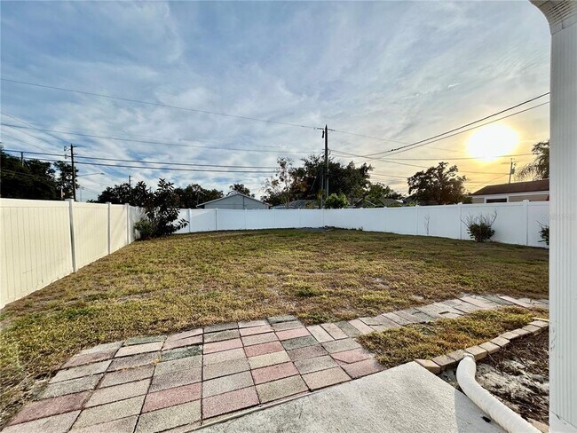 Building Photo - 6100 4th Ave S