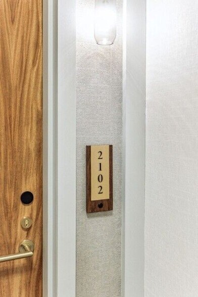 Building Photo - 160 2nd Ave S