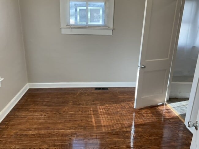 Building Photo - 1534 E 34th St