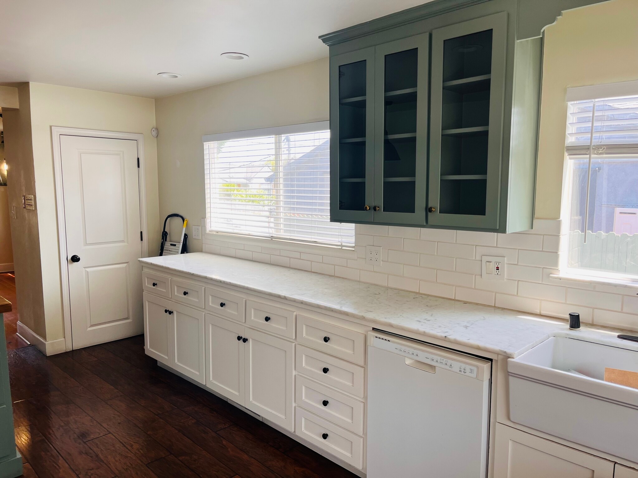 Building Photo - 233 Cherry Way