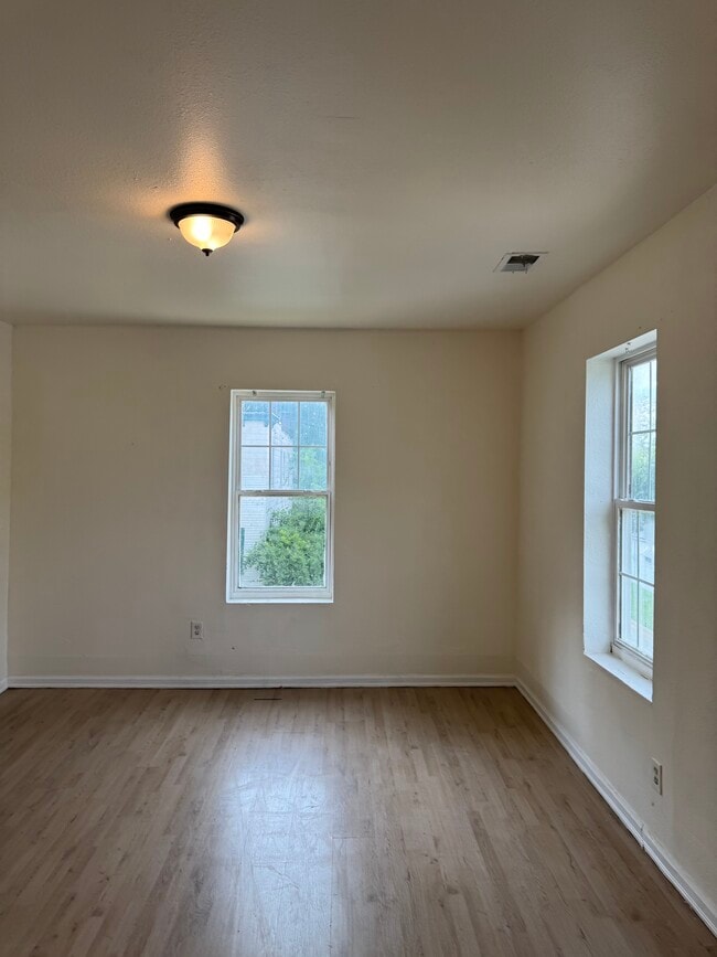 Building Photo - 844 Canaan Ave