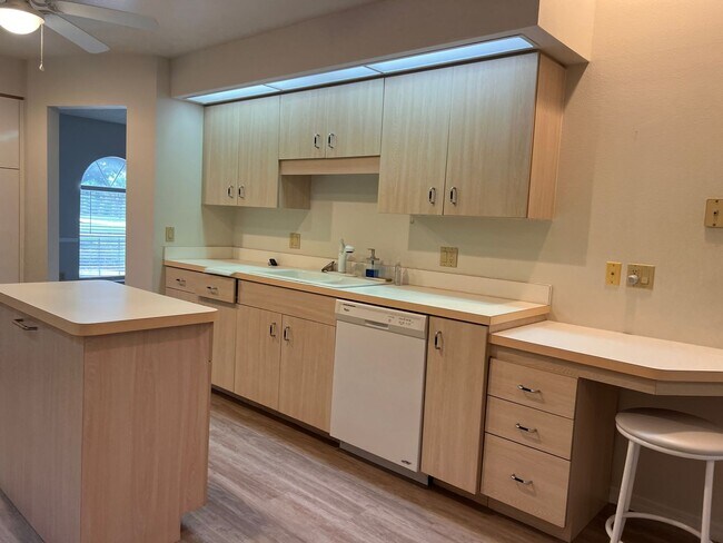 Building Photo - 3BD/2BA