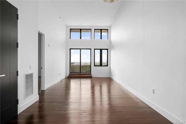 Building Photo - 25 Leroy Pl