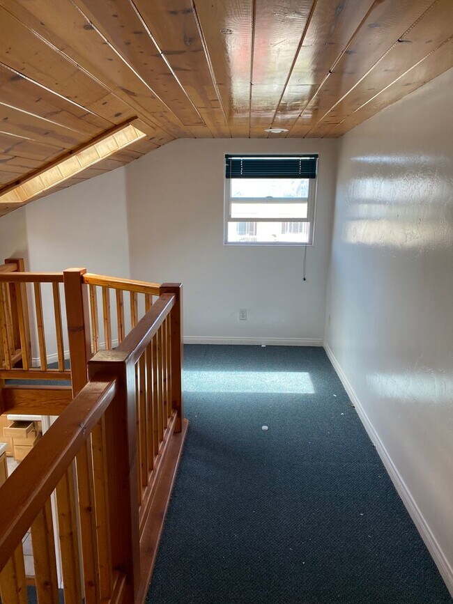 Building Photo - 6579 Del Playa Dr
