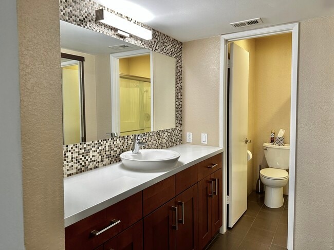 Building Photo - 5125 E Waverly Dr