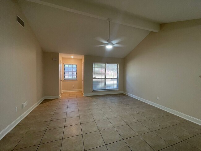 Building Photo - Fully remodeled 3 bedroom duplex for rent in Euless!