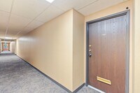 Building Photo - Updated Condo near Virginia Lake