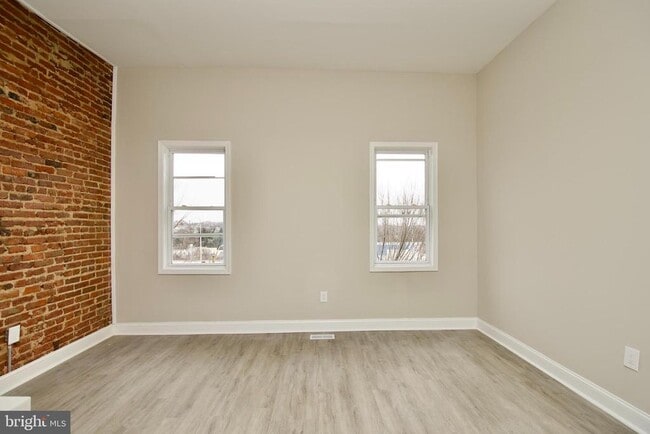 Building Photo - 2208 Mt Royal Terrace