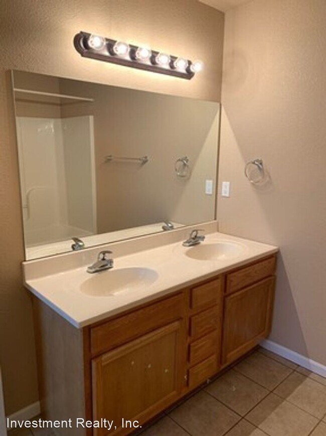 Building Photo - 119 Edna St