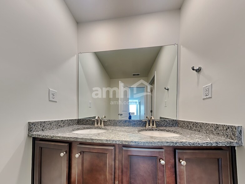 Building Photo - 845 Headland Wy