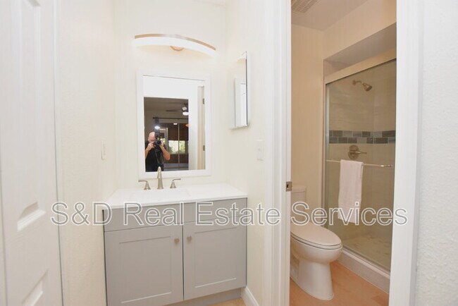 Building Photo - 2025 Sylvester Rd