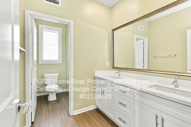 Building Photo - 208 El Paseo