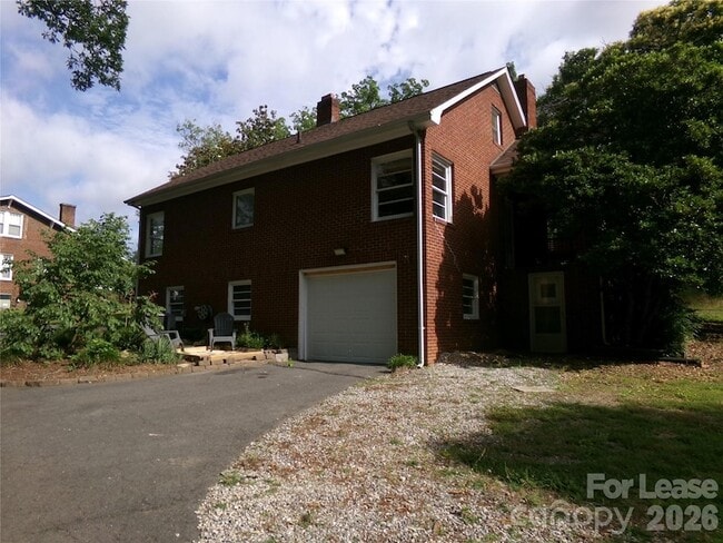 Building Photo - 1631 Maple Ave