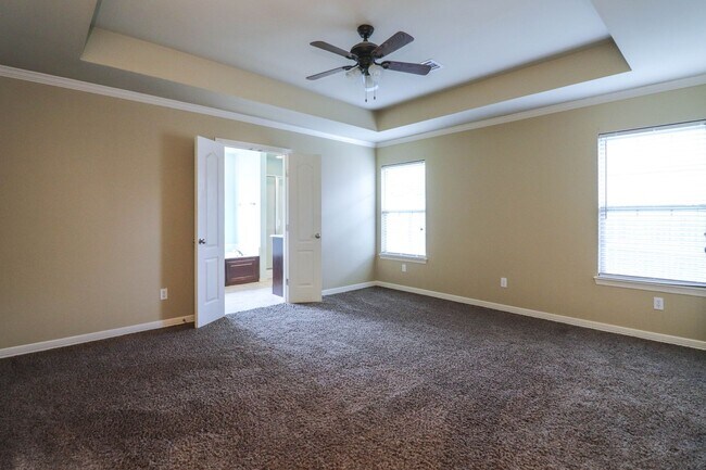 Building Photo - New vinyl plank in bedrooms, hall, new paint, new heat & air conditioning system 2025, large livi...