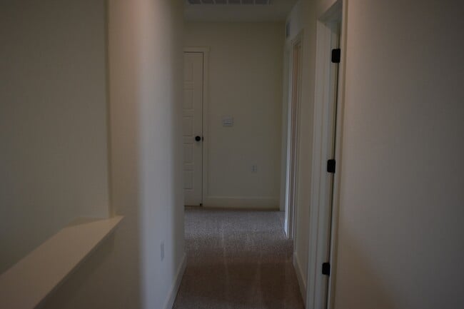 Building Photo - 682 Stephanie Dr