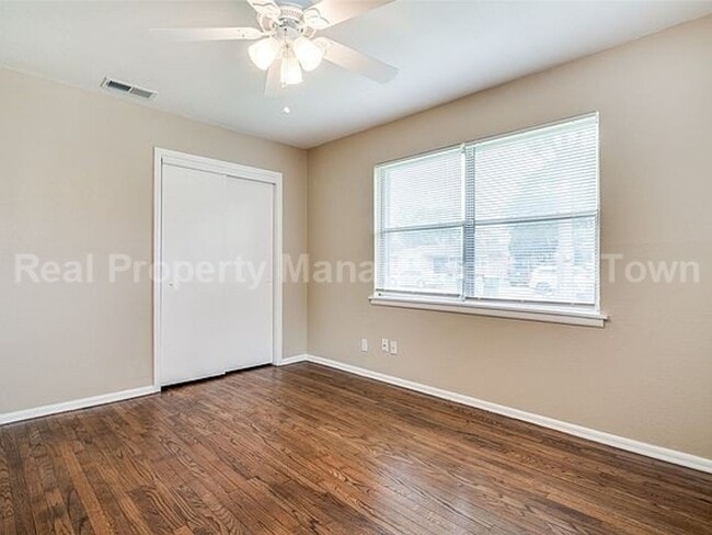 Building Photo - Charming 3-Bedroom Home with Spacious Yard...