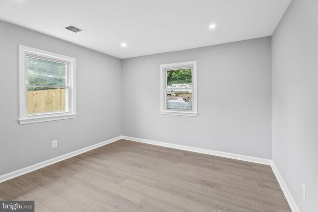Building Photo - 5822 Brookview Dr