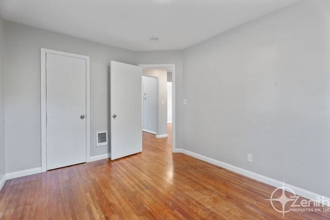 Building Photo - 4207 NE 59th Ave