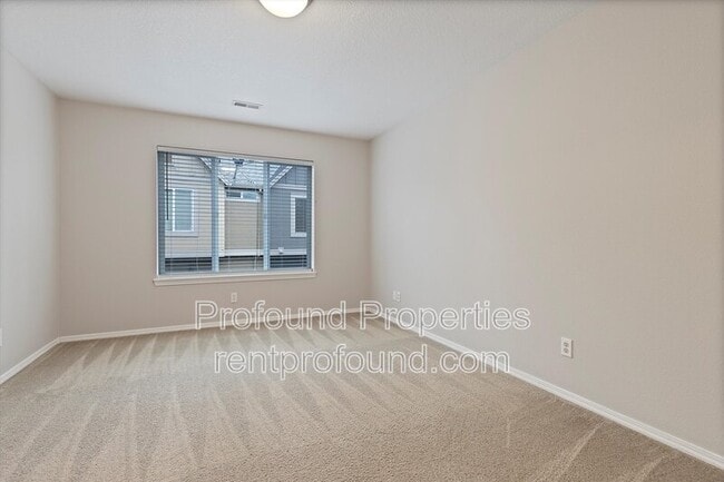 Building Photo - 2310 NW Roseburg Terrace