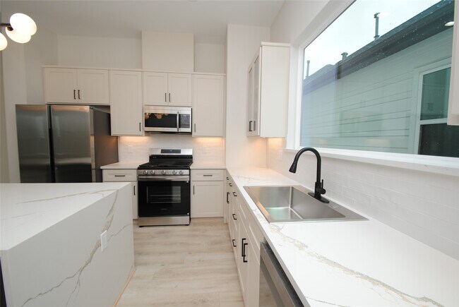 Building Photo - 6310 Illinois St