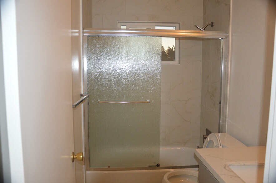 Building Photo - 84 Kim Louise Dr