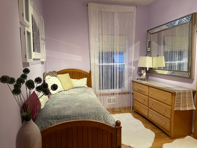 third bedroom - 1700 N Windsor Dr