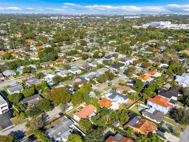 Building Photo - 3965 SW 60th Ct