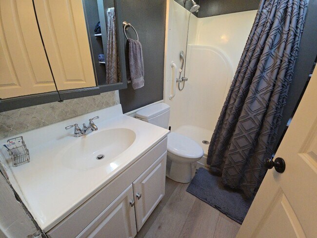 Building Photo - 4BR/2BA South Eureka Home!