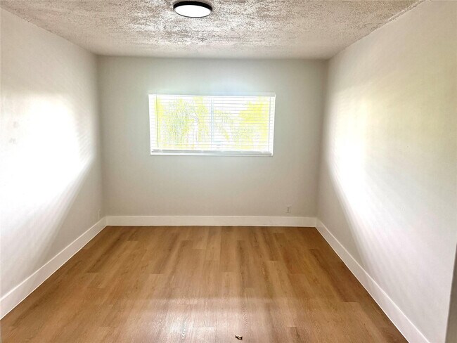 Building Photo - 720 NE 7th St