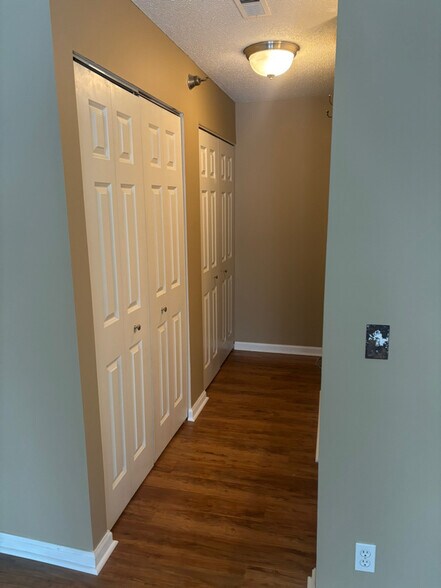 Building Photo - 6048 Chasewood Pkwy