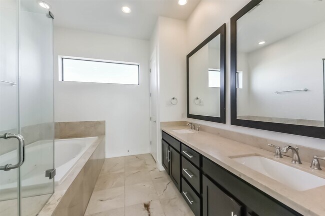 Building Photo - 1810 Thompson St