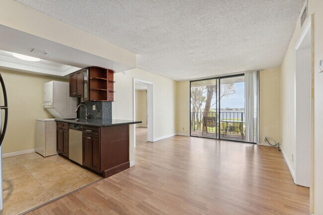 Building Photo - 734 Executive Center Dr