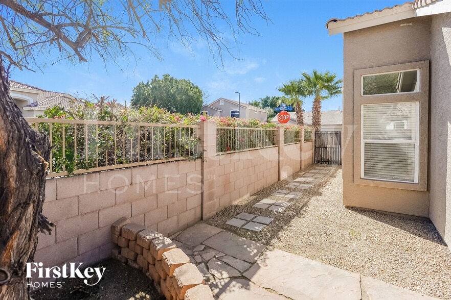 Building Photo - 6648 E Russell St