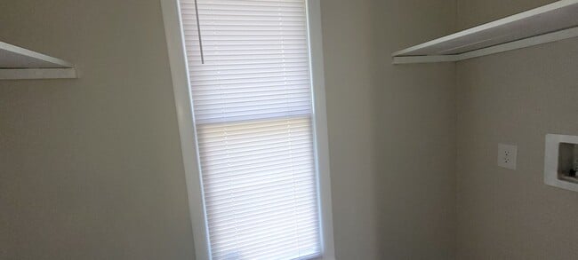 Building Photo - Clean 3 bedrooms, 2 baths, single garage w/remote control, and fenced yard!!