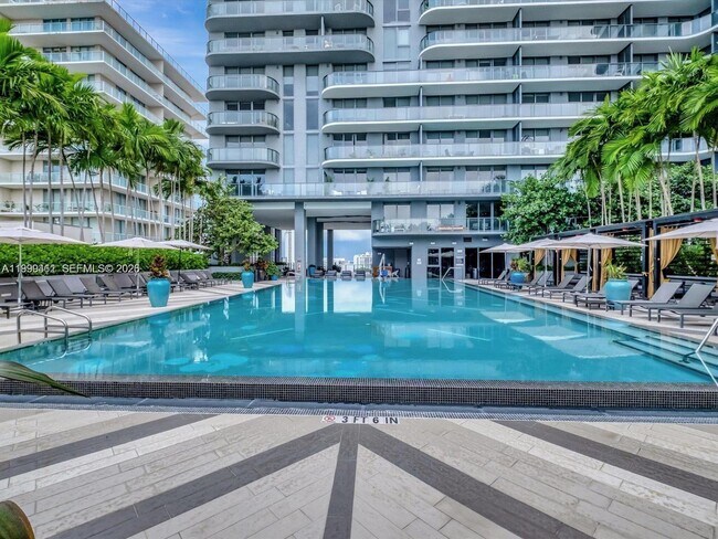 Building Photo - 121 NE 34th St