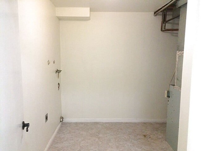 Building Photo - Great location on Cul-de-Sac