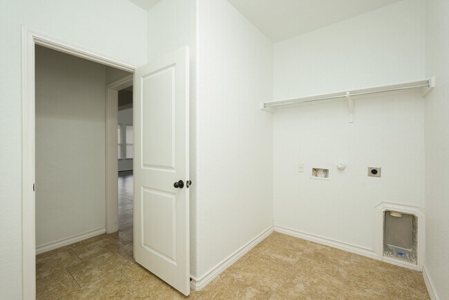 Building Photo - 7811 Rushing Creek