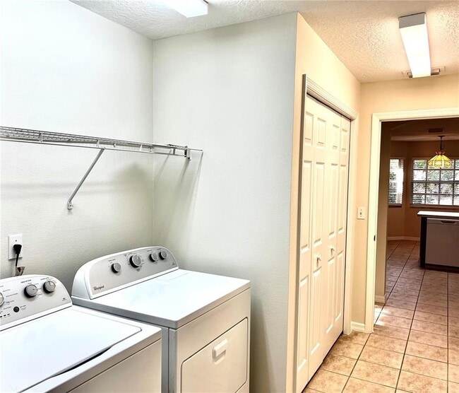 Building Photo - 16216 Hillside Cir