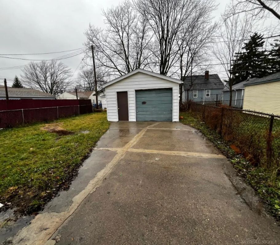Building Photo - 8647 Chalmers Ave