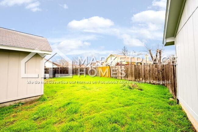 Building Photo - 1001 Greenbriar Loop