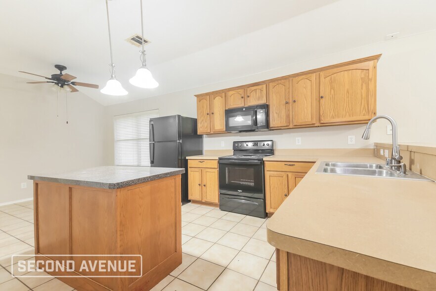 Building Photo - 3824 Clay Mathis Rd