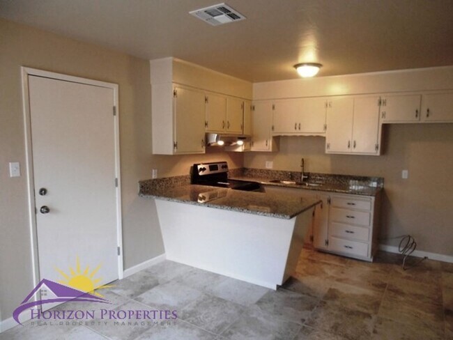 Building Photo - 7009-7011 Zeeland Dr