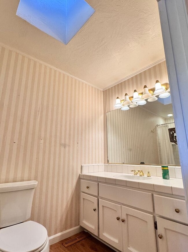 Building Photo - Welcome to this charming 3 bedroom, 2 bathroom house located in  Nevada City